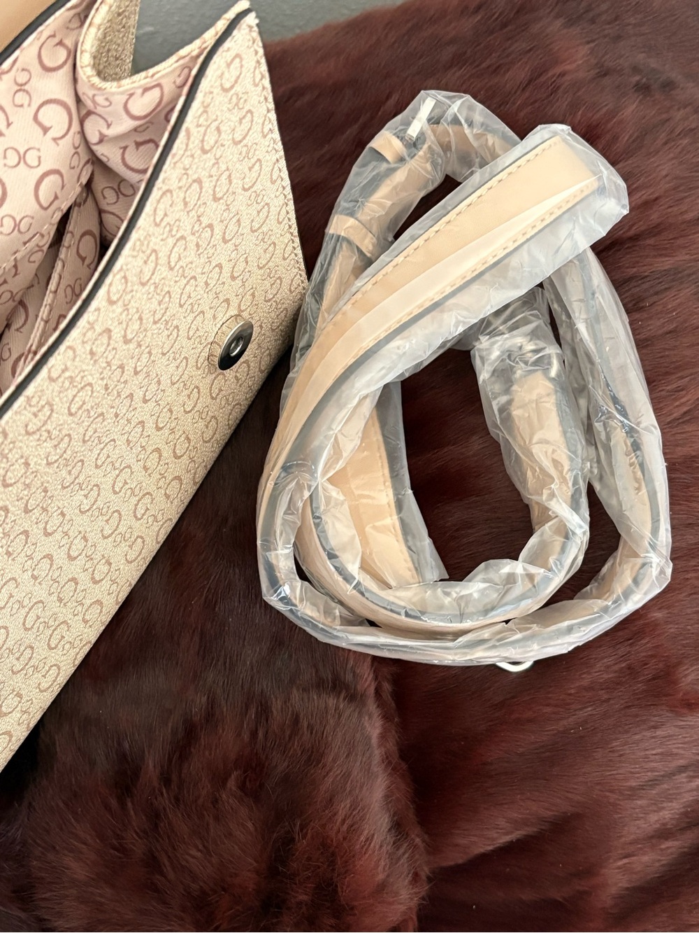 Guess purse - Picture 4 of 7